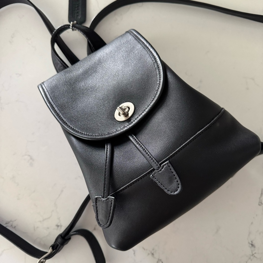 Vintage Coach Daypack style 9960 in Black with Nickle Hardware 🖤🤍 - Picture 1 of 7